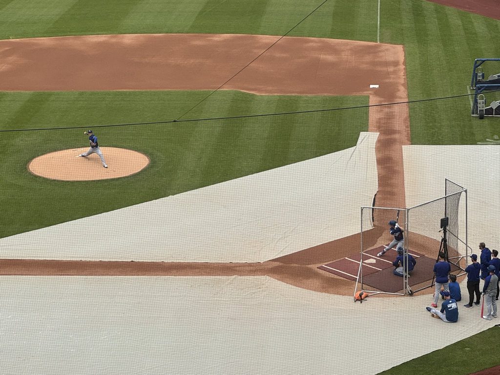 Ohtani cerca de volver a lanzar, enfrentó a bateadores por primera vez desde su cirugía