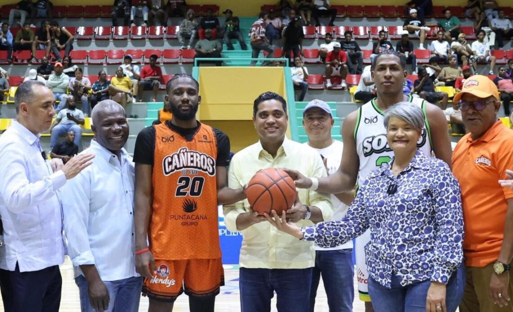 Ministro de Deportes inaugura remozado multiuso Rolando Ramírez en SPM