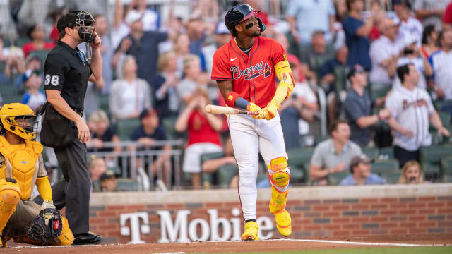 ¡De película! El jonrón de Acuña en el primer lanzamiento en su regreso a los Bravos