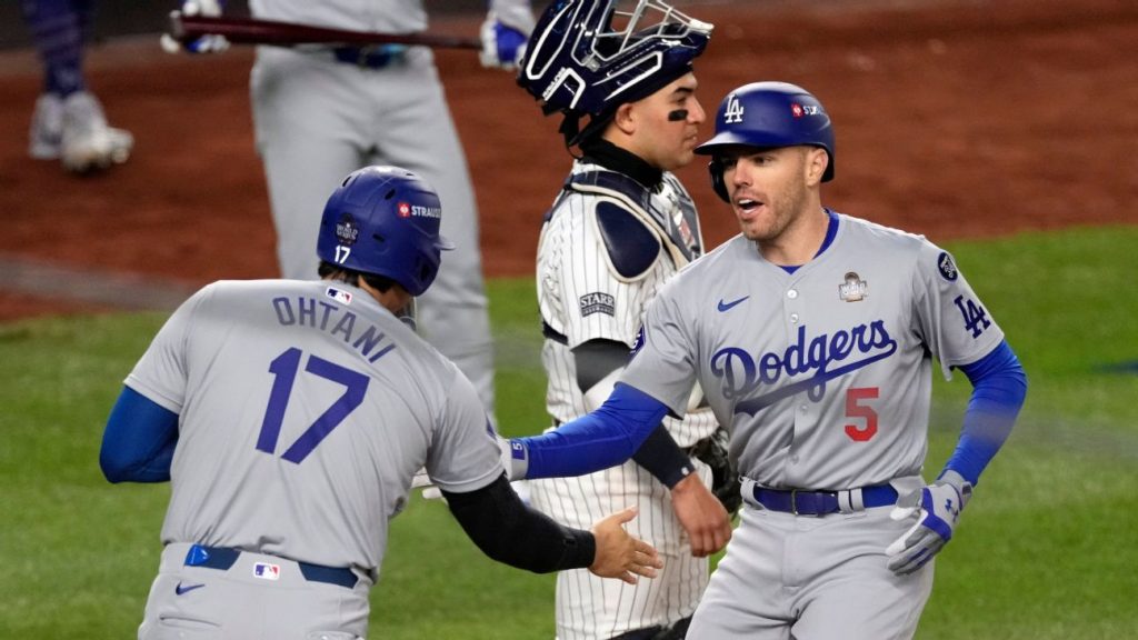 Ohtani se luce con dos jonrones y Dodgers vencen a Yankees en festival de batazos