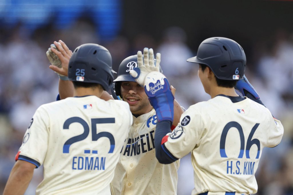 ¡Paliza histórica! Dodgers destrozan a Yankees 18-2 con dos jonrones de Muncy