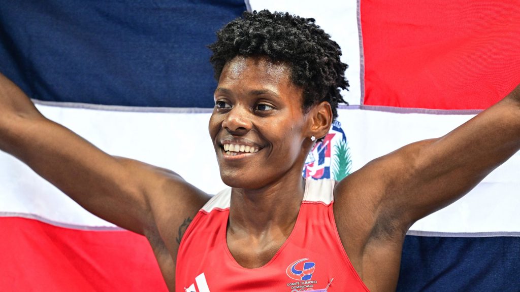 Marileidy Paulino regresa este viernes a París para mantener su invicto