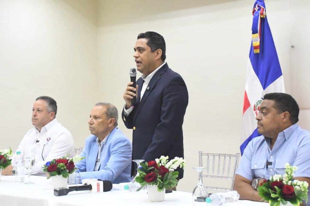 Gobierno entrega 220 millones de pesos para deportistas de Juegos Santo Domingo 2026