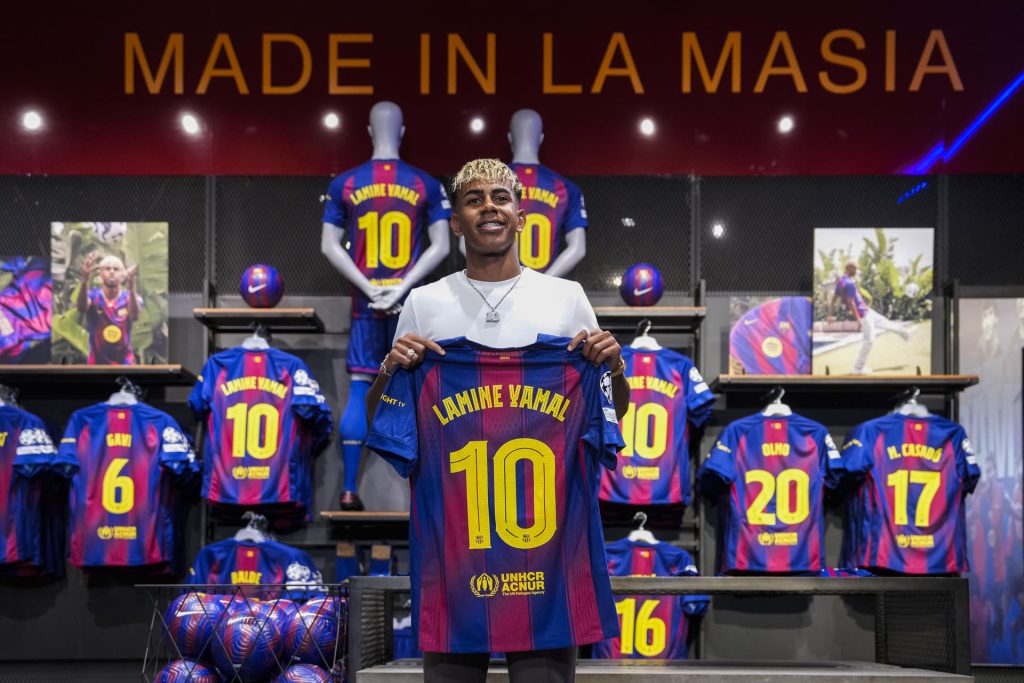 Lamine Yamal, el nuevo ’10’ del Barcelona que dispara las ventas en la tienda oficial