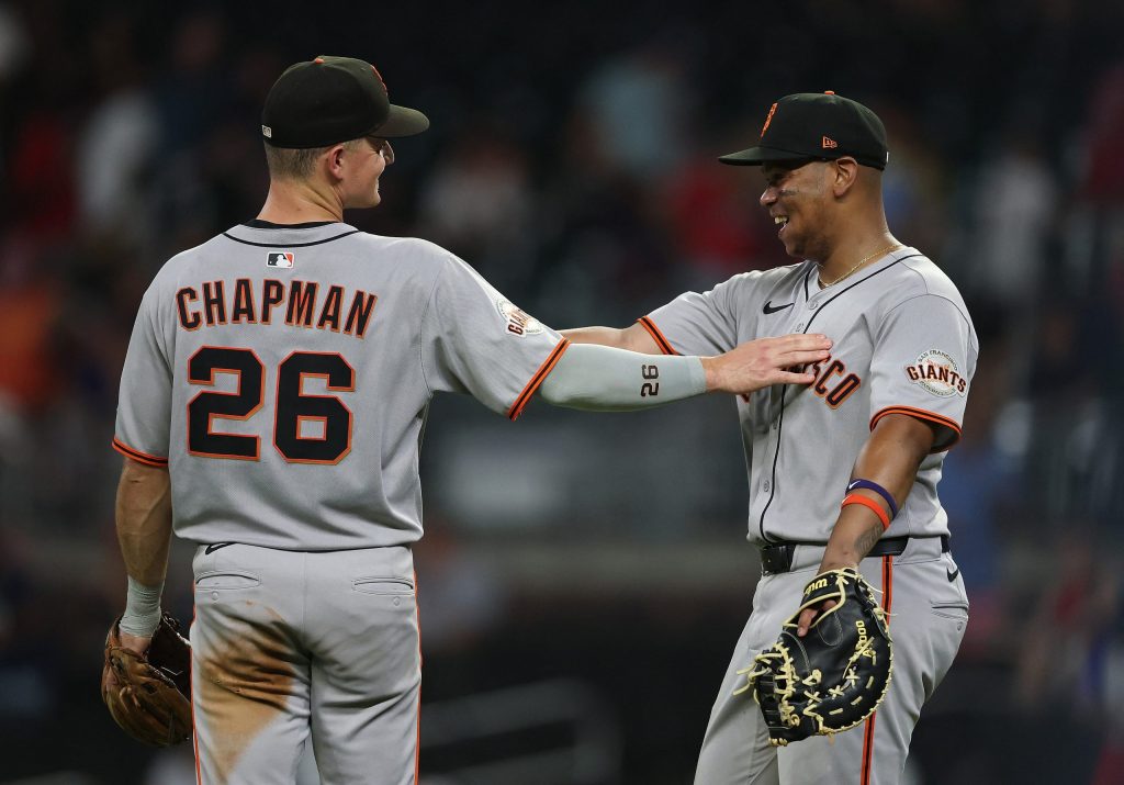 Devers cumple en su estreno como primera base y contribuye a paliza de Gigantes sobre Bravos