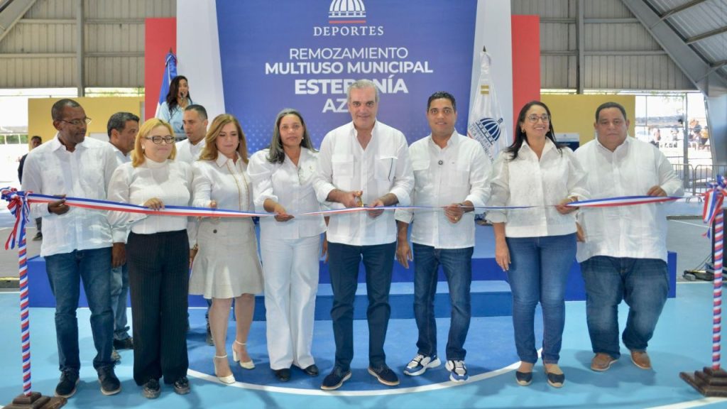 Presidente Abinader y Kelvin Cruz inauguran renovados espacios multiusos en Azua