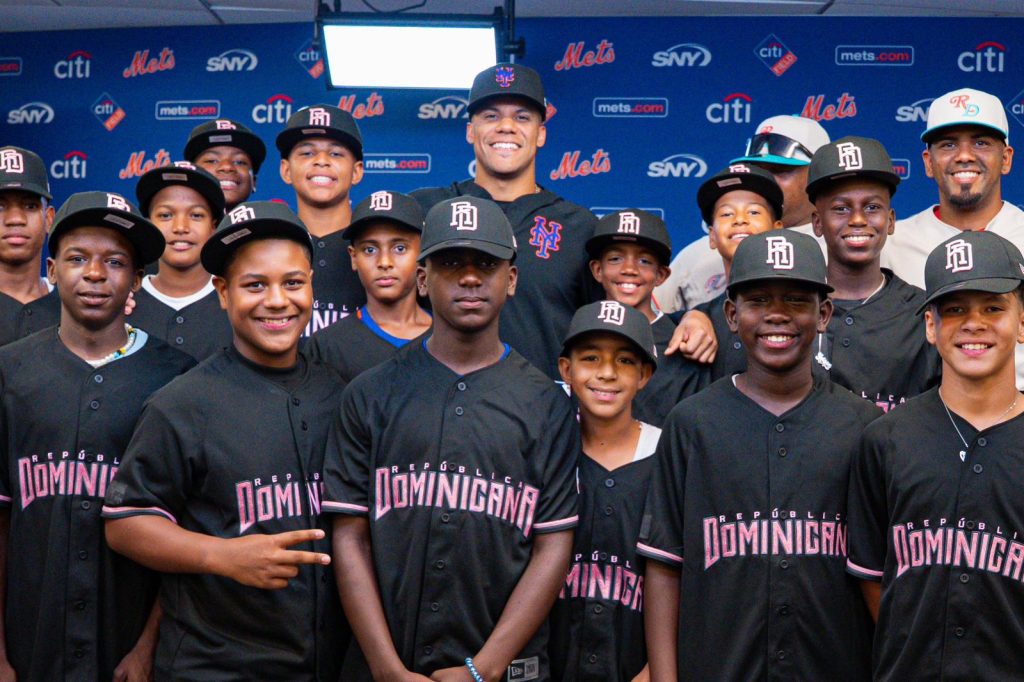 Juan Soto recibe al equipo que representará a RD en el Sub-12 en Taiwán