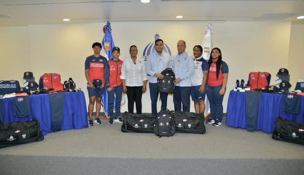 Entregan indumentaria que usarán atletas dominicanos en Juegos Panamericanos Junior