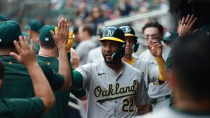 Atléticos de Oakland vencen a Marineros con dos tablazos de Miguel Andújar