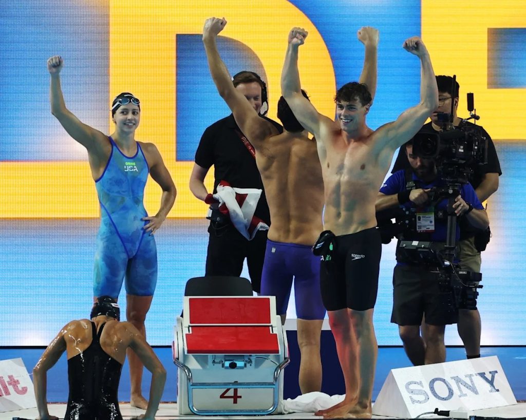 Estados Unidos adorna el oro con un nuevo récord del mundo en 4×100 libre mixto