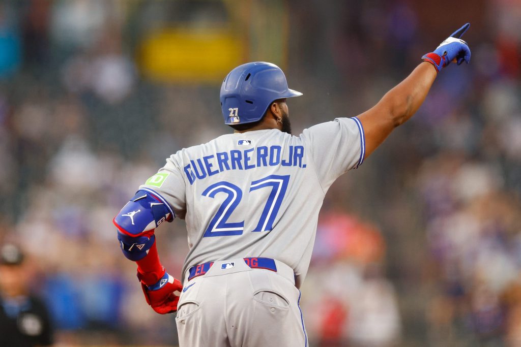 ¿Querían jonrón de Vlady? El domi responde con el número 17 en victoria de Jays sobre Rockies