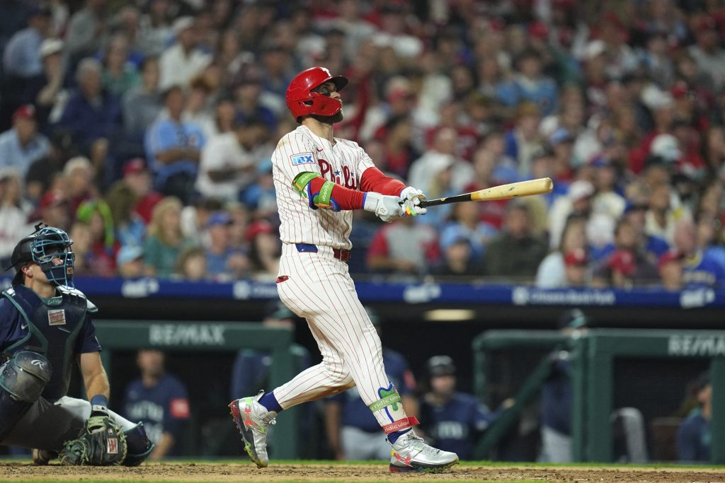 Bryce Harper pega dos jonrones de más de 440 pies en un solo juego, primero en MLB esta temporada