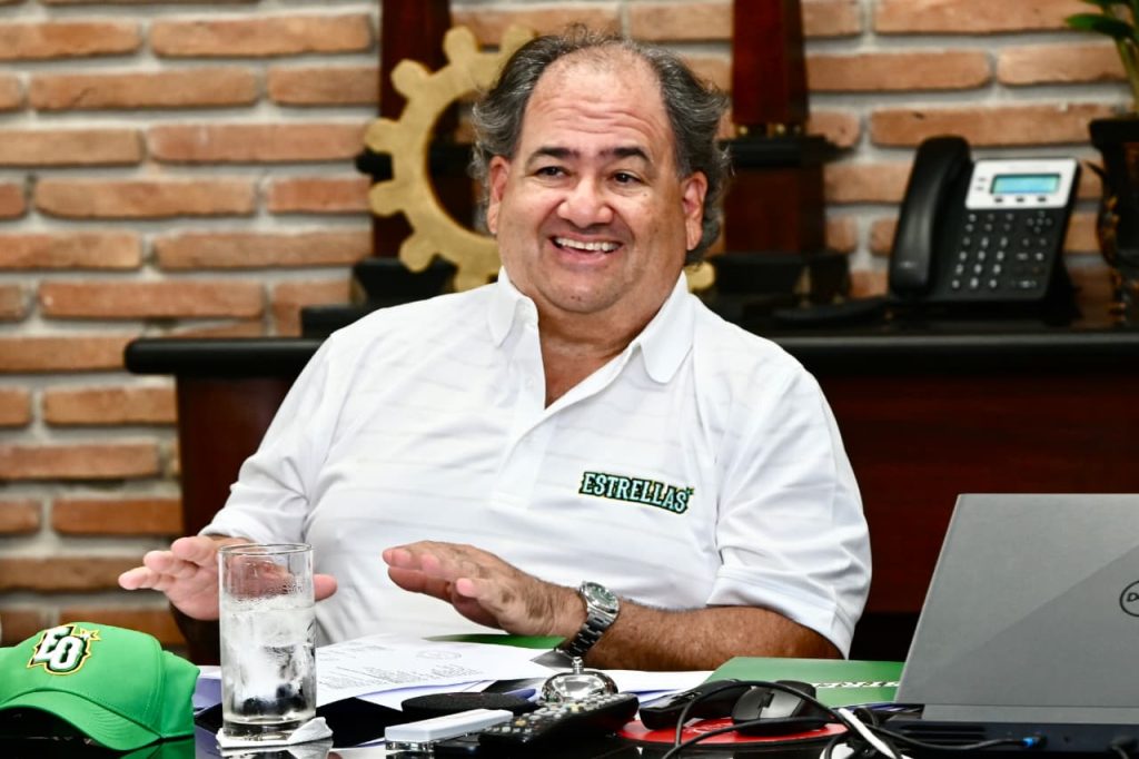 Estrellas Orientales reeligen a Miguel Feris como presidente