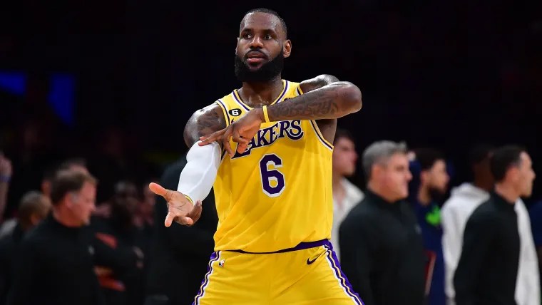 ¡LeBron James está en la casa! Lo grabaron jugando golf en La Romana