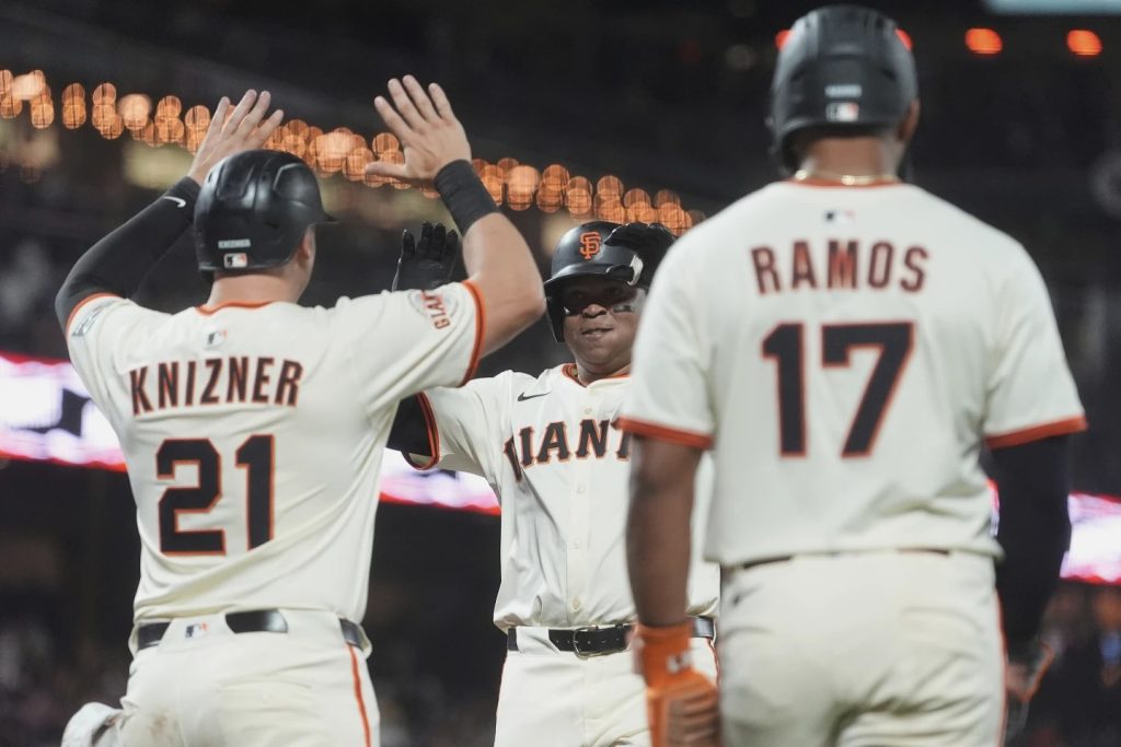 Devers conecta dos jonrones y llega a 27 en la paliza de Gigantes sobre Cachorros