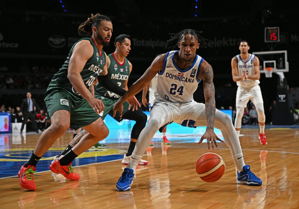 Estrella del baloncesto dominicano Jassel Pérez fue asaltado mientras comía con amigos