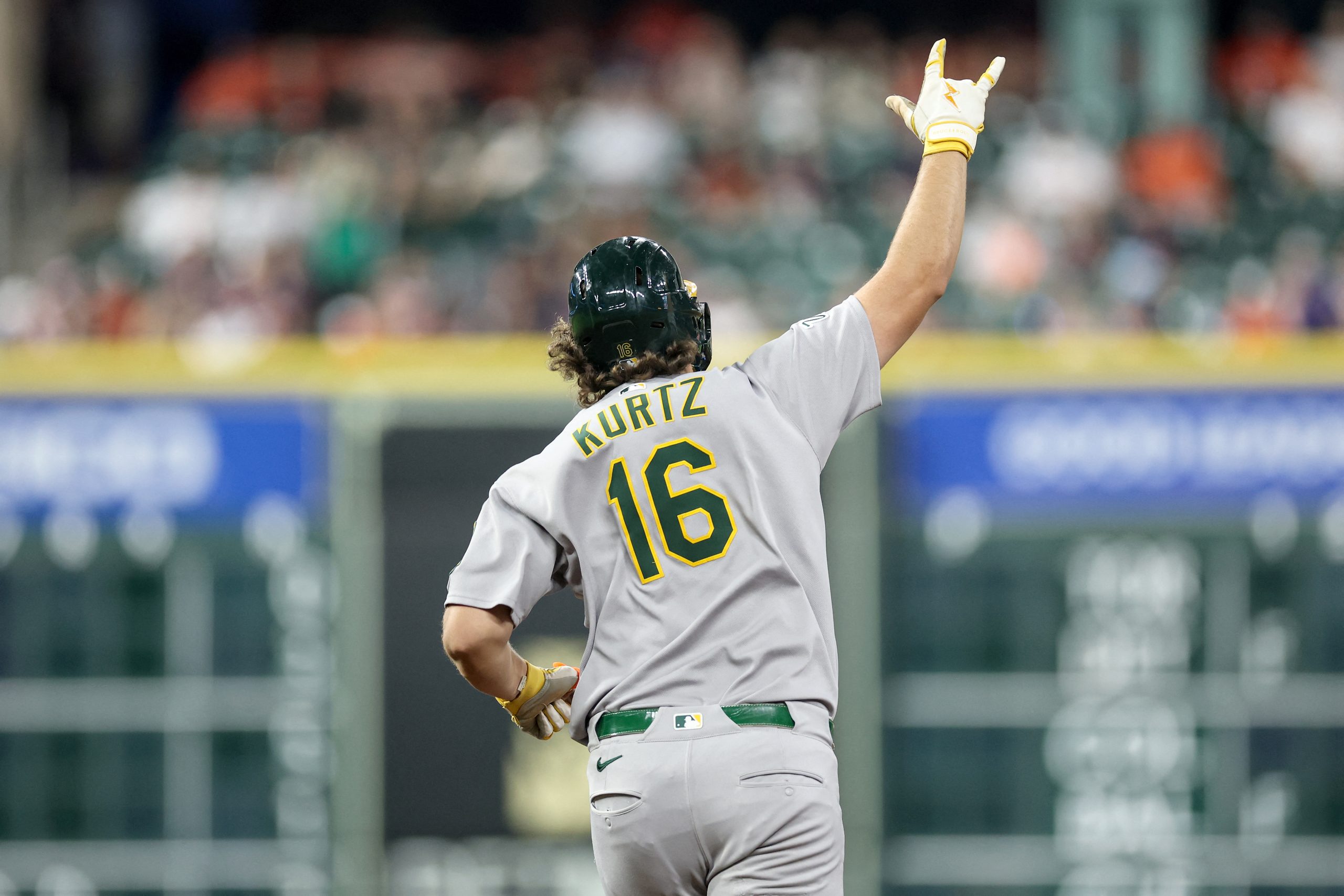 Novato de los Atléticos Nick Kurtz conecta Grand Slam de 493 pies, el batazo más largo del año