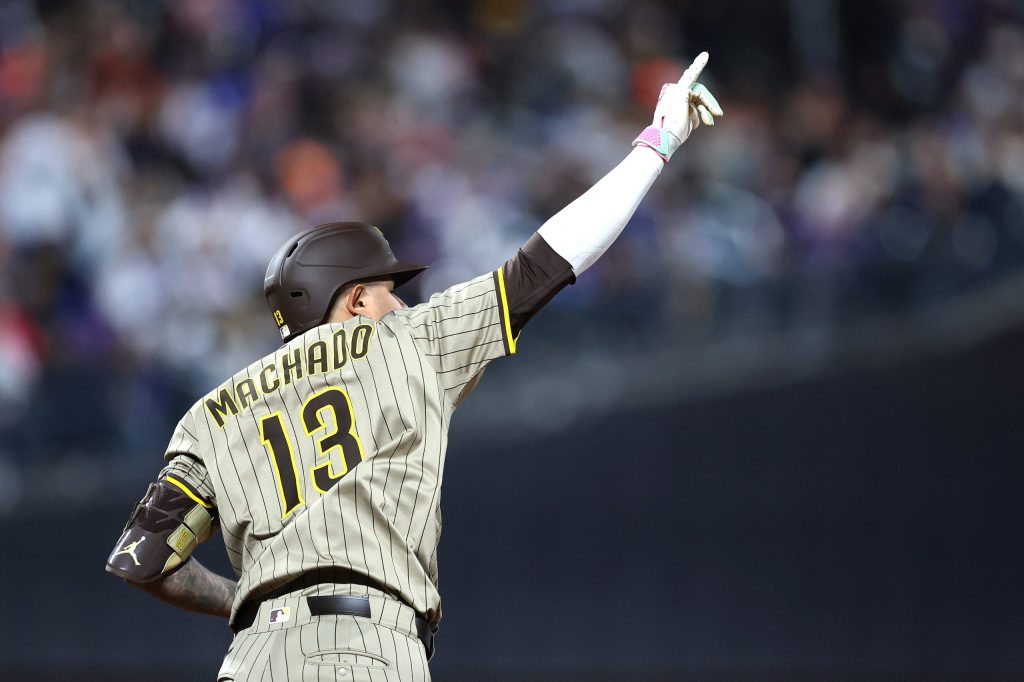 En festival de jonrones dominicanos, Padres vencen a Mets con grand slam de Machado
