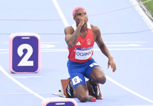 Alexander Ogando avanza a la final de los 200 metros en Mundial Atletismo Tokio