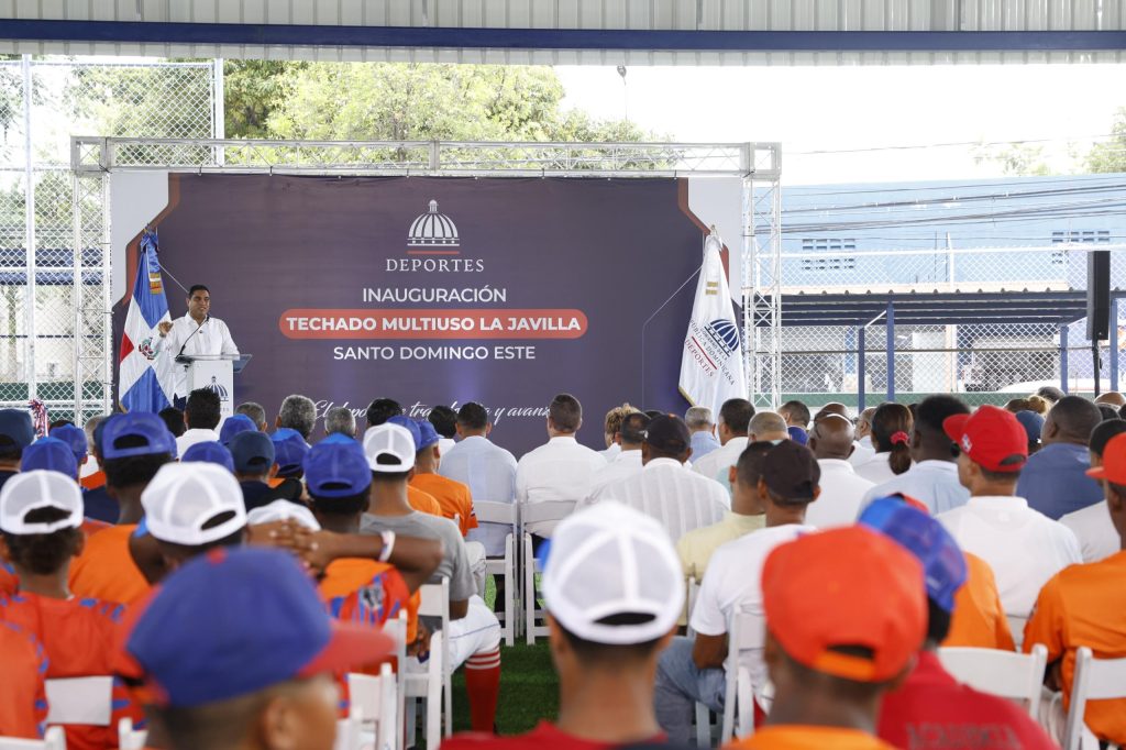 Ministro de Deportes inaugura multiuso en La Javilla y anuncia 400 becas para jóvenes