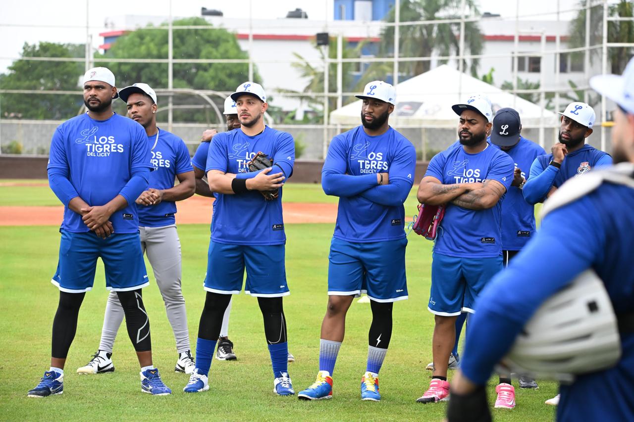 Mel Rojas Jr. y Cristhian Adames se integran a las prácticas del Licey Mel Rojas Jr. y Cristhian Adames se integran a las prácticas del Licey