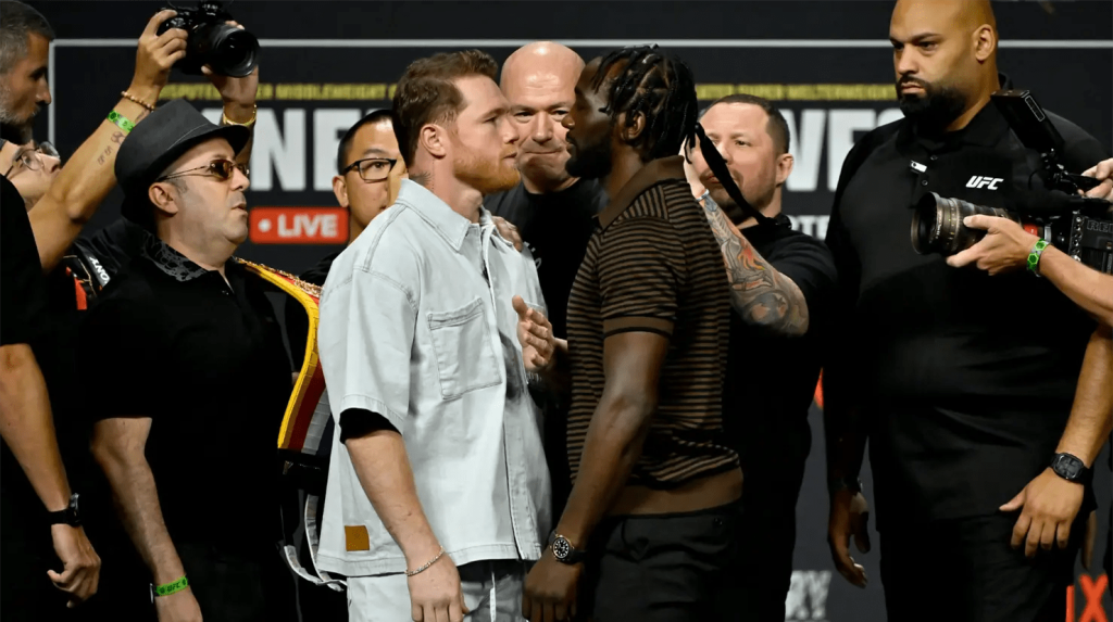 Canelo Álvarez y Crawford cumplen con la báscula para su pelea en Las Vegas