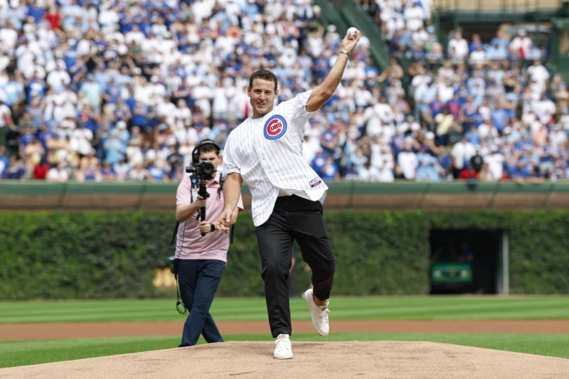 Anthony Rizzo se retira con Cubs de Chicago y casi atrapa un jonrón en las gradas del Wrigley