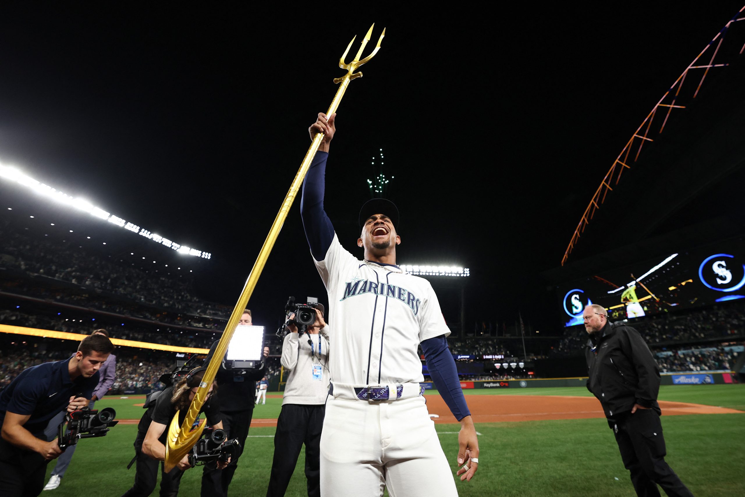 Julio Rodríguez se viste de héroe y los Marineros empatan la serie ante los Tigres