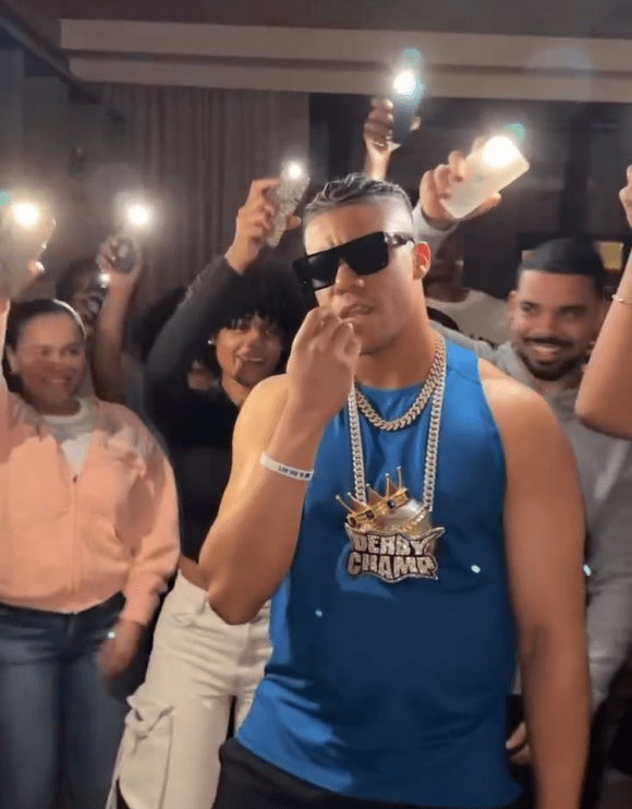 Juan Soto se une al trend de “Cadereo” para celebrar su cumpleaños número 27