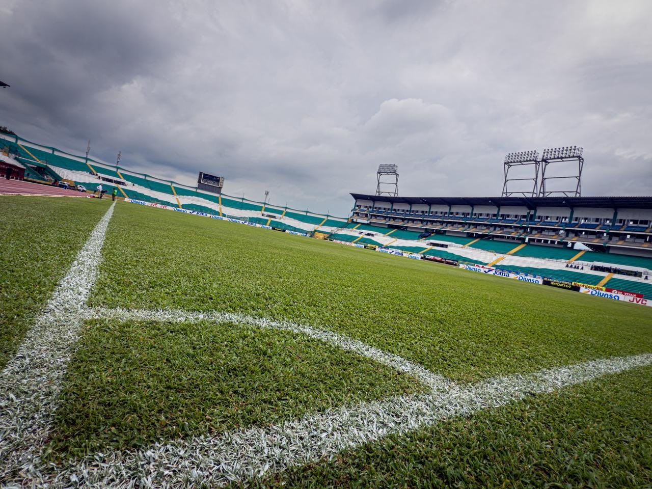 Con tres partidos simultáneos inicia el torneo de béisbol invernal dominicano Con tres partidos simultáneos inicia el torneo de béisbol invernal dominicano