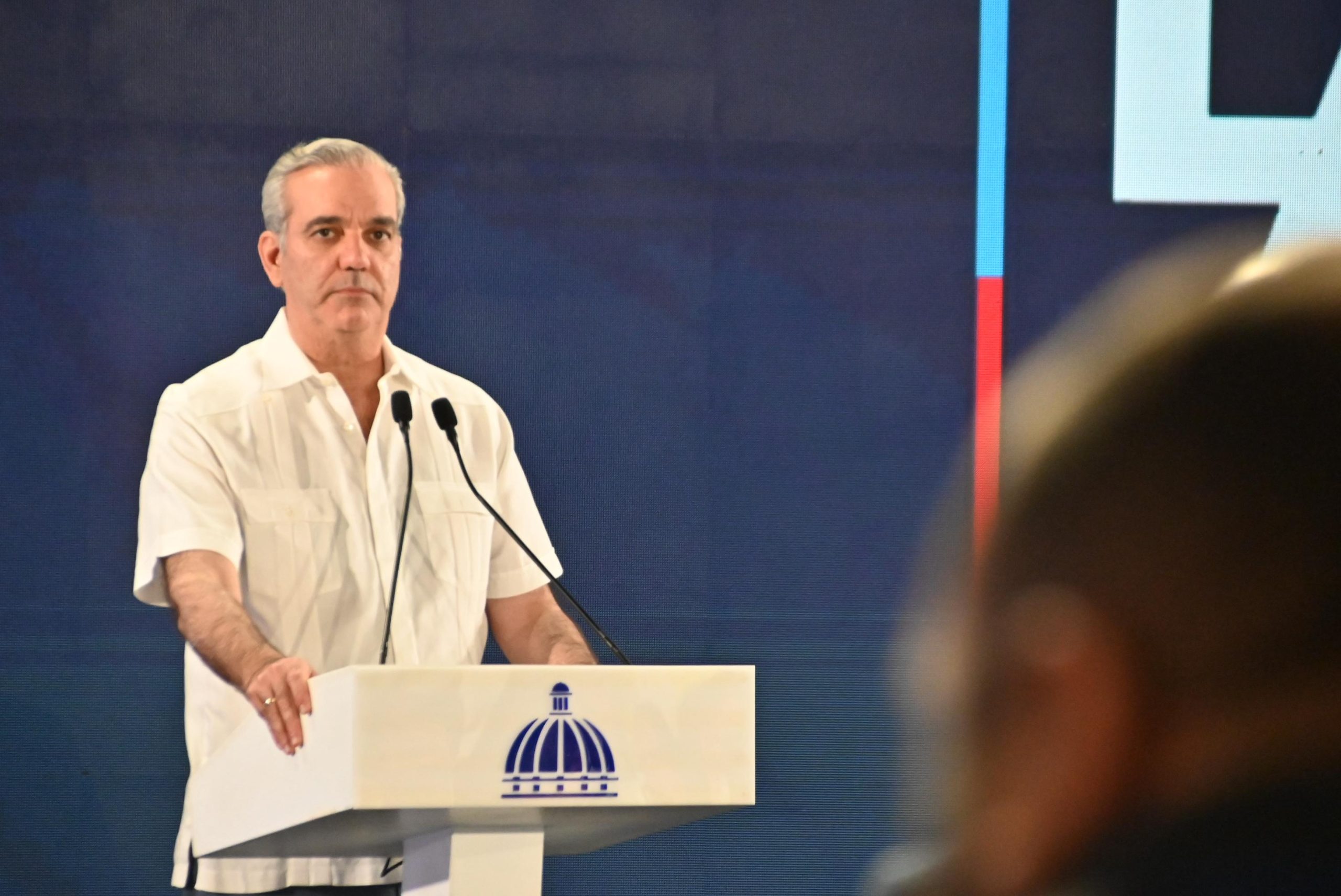 Gobierno invertirá RD,000 millones para dotar de techados a todos los municipios Gobierno invertirá RD,000 millones para dotar de techados a todos los municipios