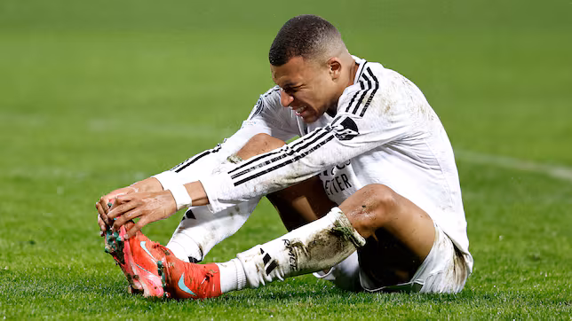 Mbappé sufre un ligero esguince en tobillo derecho