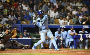 Águilas superan al Licey 6-4 en entradas extras y se mantienen en la cima