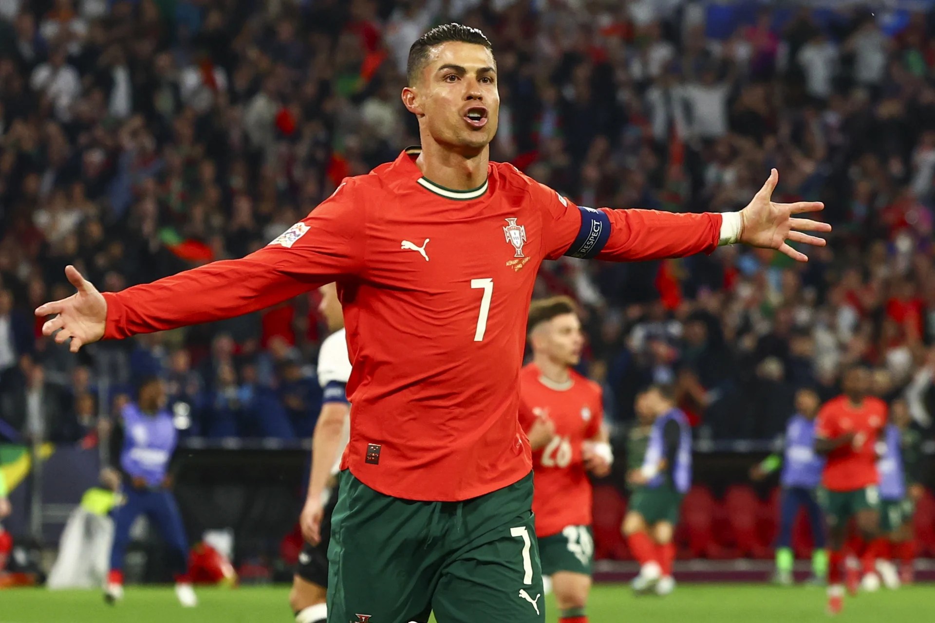 Cristiano Ronaldo afirma que “es más fácil marcar en España que en Arabia Saudí” Cristiano Ronaldo afirma que “es más fácil marcar en España que en Arabia Saudí”
