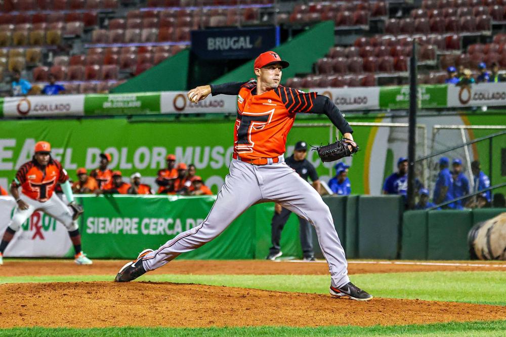 Toros blanquean 9-0 a los Tigres