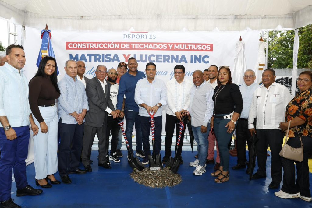 Gobierno inicia construcción de 11 techados multiusos en SDE con inversión de 300 millones