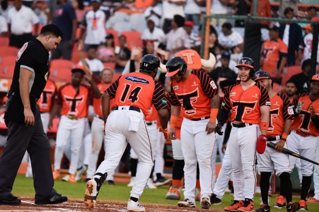 Toros apalean a las Águilas 10-3 en La Romana