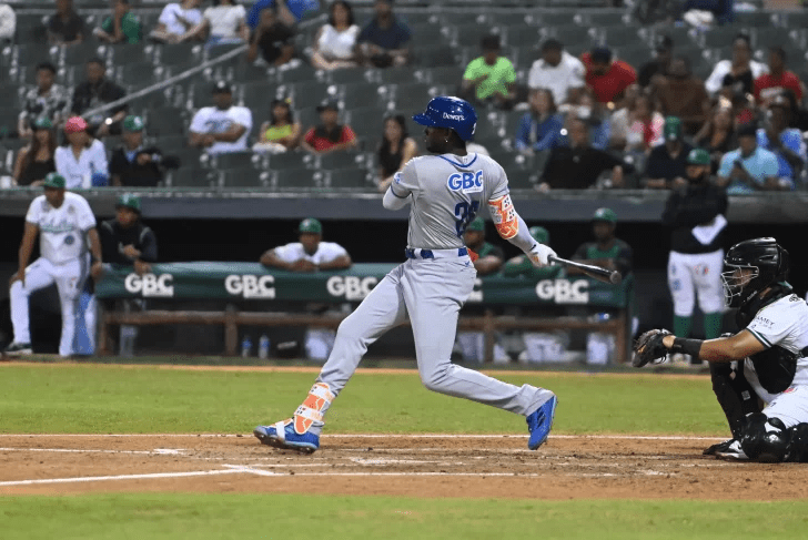 Licey logra su tercera victoria seguida al derrotar a las Estrellas 4-1