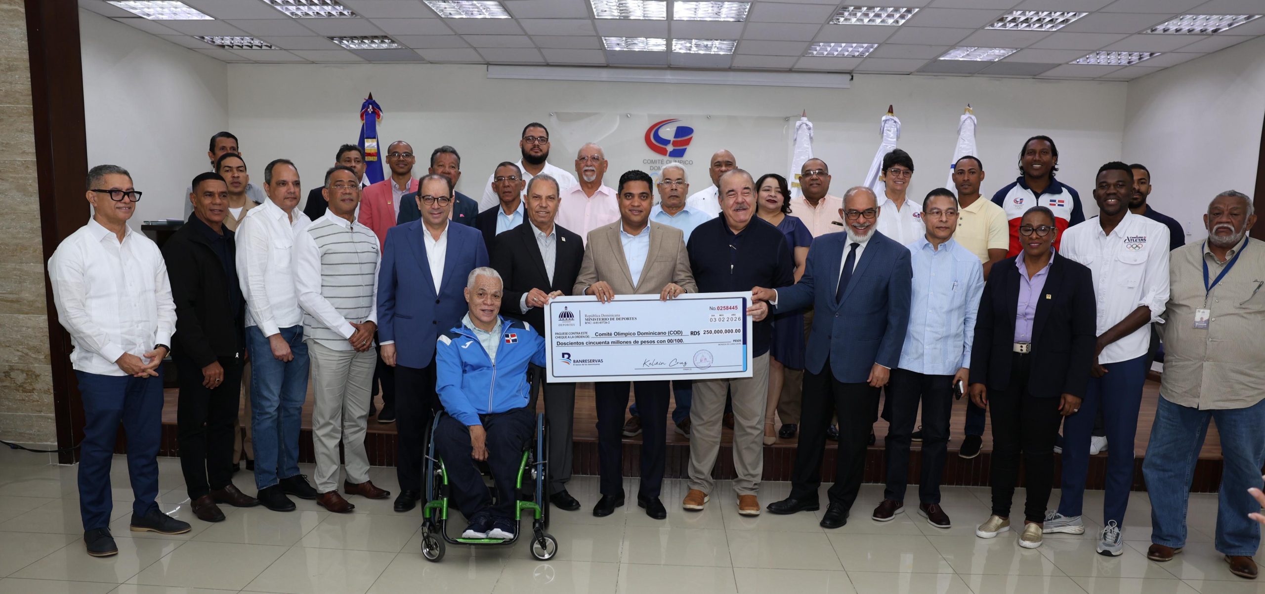 Ministro de Deportes entrega RD0 millones adicionales para la preparación de atletas de los Juegos Centroamericanos