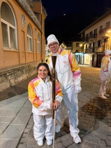 Felipe Vicini y Alejandra Aybar portan la antorcha paralímpica en Milano Cortina Felipe Vicini y Alejandra Aybar portan la antorcha paralímpica en Milano Cortina